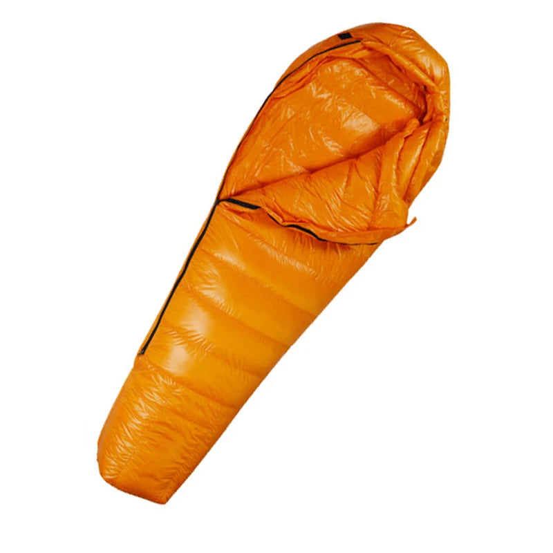 Sac de couchage momie orange en duvet d’oie, vue de dessus.