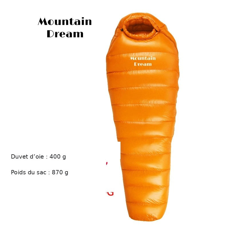 Sac de couchage en duvet d’oie : garnissage 400 g, poids du sac 870 g.