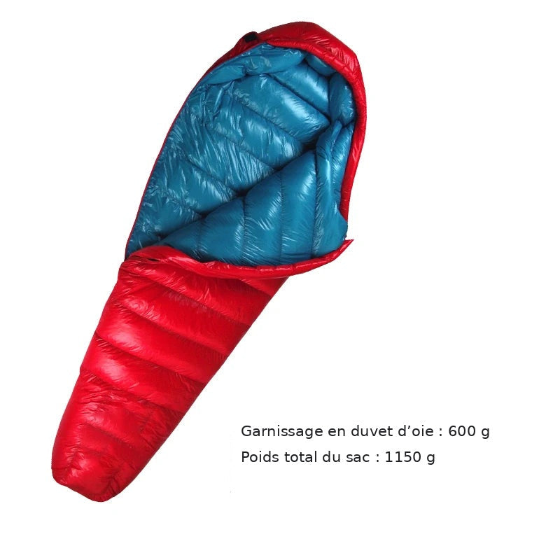 Sac de couchage en duvet d’oie : garnissage 600 g, poids total 1150 g.