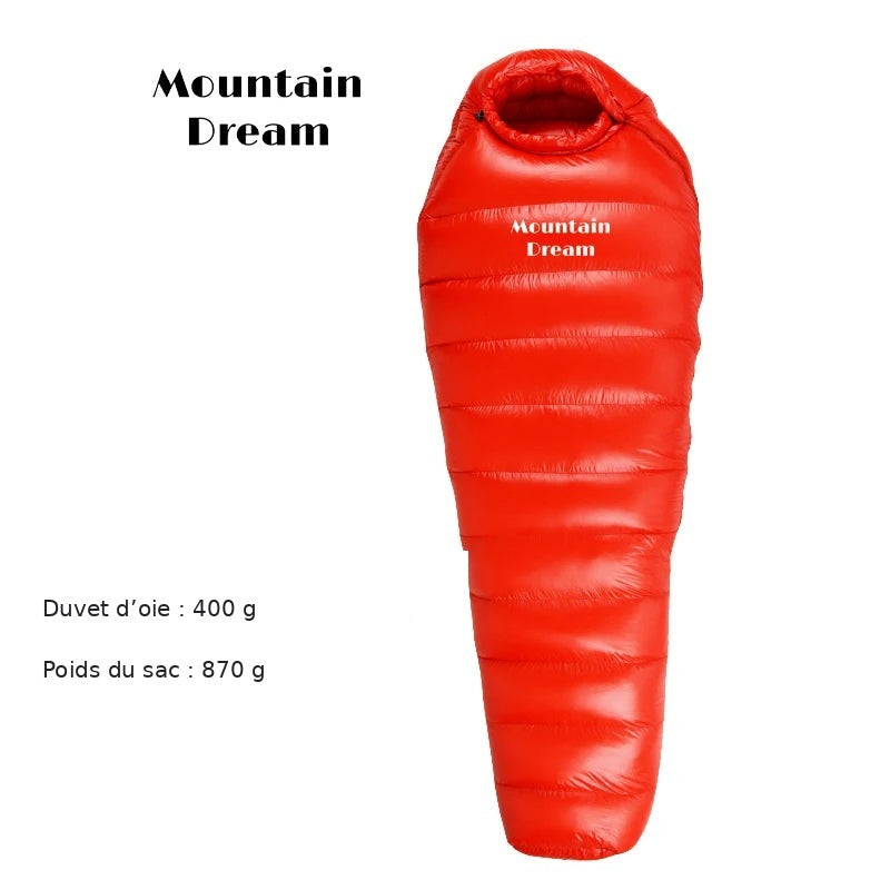 Sac de couchage en duvet d’oie : garnissage 400 g, poids du sac 870 g.